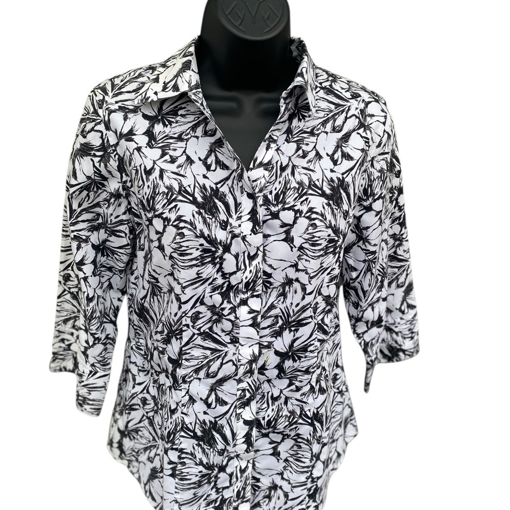 Chico's Monochrome Floral Button Down No Iron Shirt XS